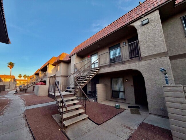 Building Photo - Updated 2 bedroom condo