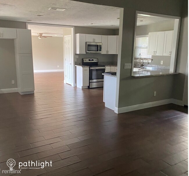 Foto del edificio - 3 br, 2 bath House - 4418 Hickory Grove Dr...