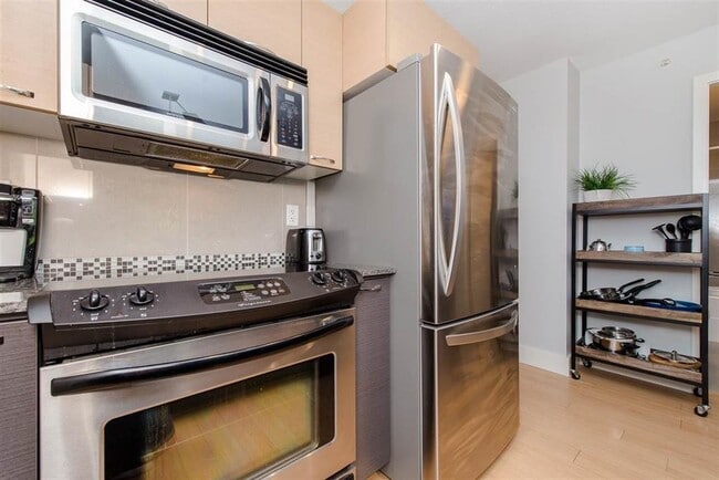 Building Photo - 2233-2233 McKenzie Rd