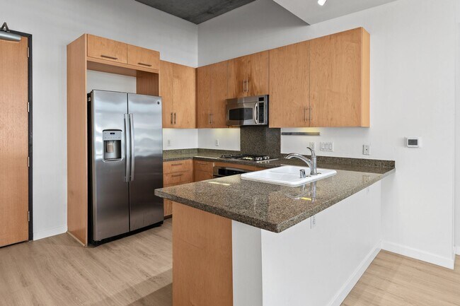 Building Photo - NEW FLOORS! Spacious 2 Bedroom 2 Bathroom ...