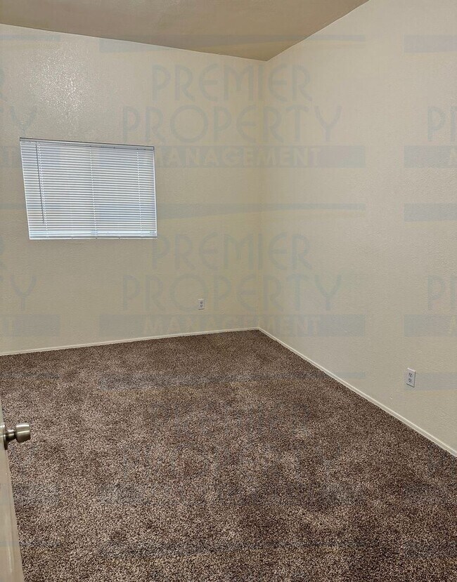Foto del edificio - 3 br, 2 bath House - 2952 Florence Ave