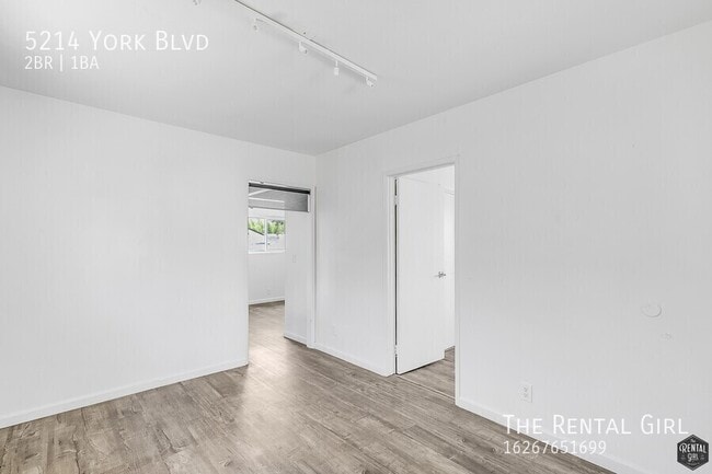 Foto del edificio - 5214 York Blvd