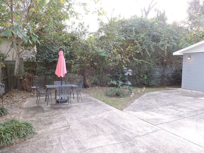 Foto del edificio - Convenient location!