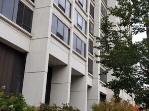 Building Photo - 2800 N Lake Shore Dr