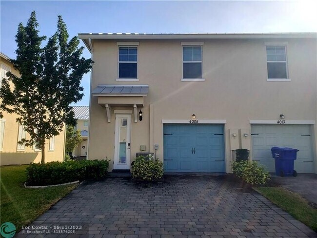 Foto del edificio - 4005 Poinciana Ln