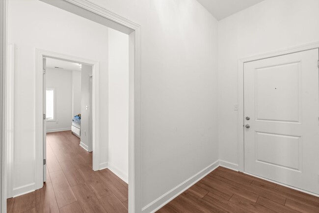 Foto del edificio - Charming 2-Bedroom Corner Condo in Dilworth!