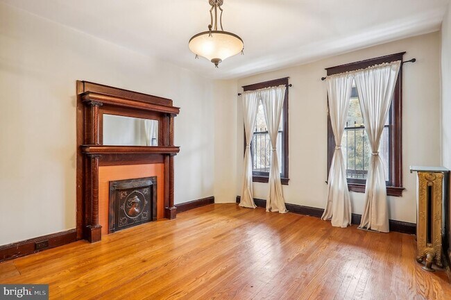 Foto del edificio - 1216 E Street NE Unit