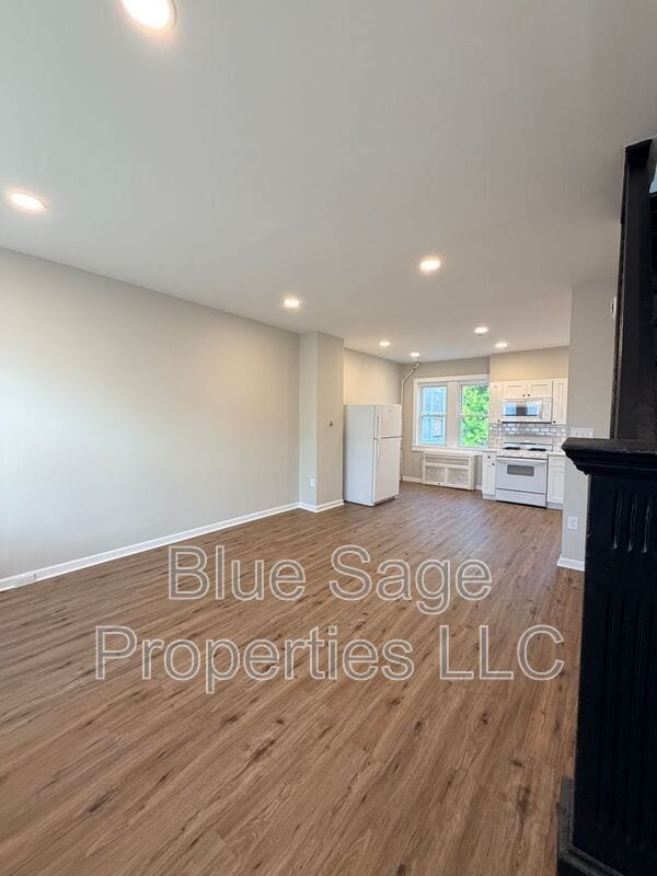Foto del edificio - 413 E Baltimore Ave