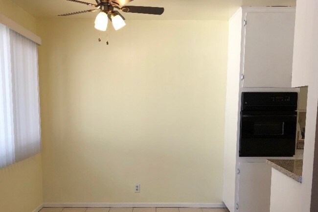 Foto del edificio - 7737 Bright Ave