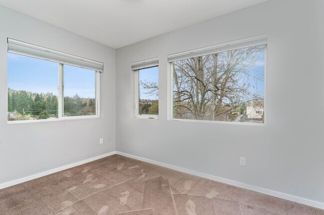 Building Photo - 5017 Delridge Way SW
