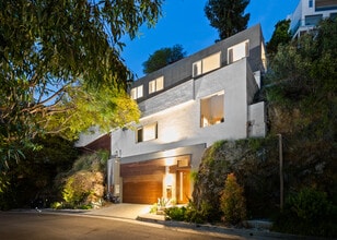Building Photo - 8469 Franklin Ave