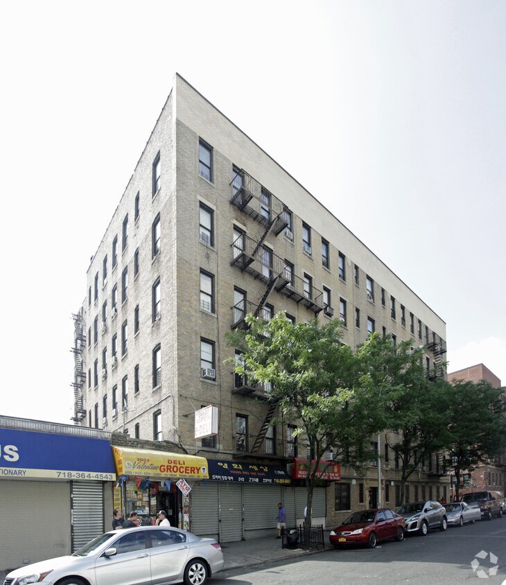 Building Photo - 3044-3052 Valentine Ave