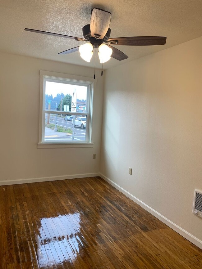 Building Photo - 1 Bedroom Sellwood