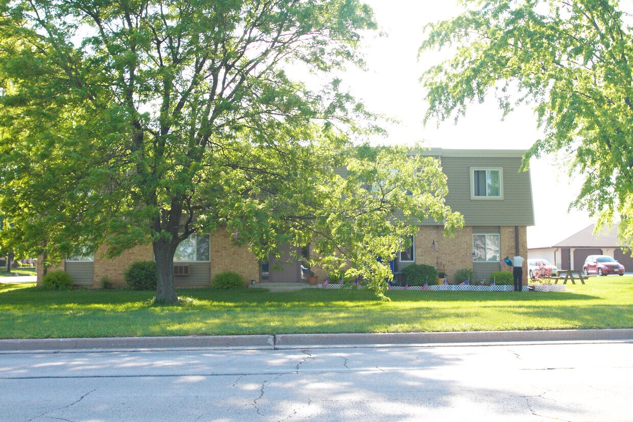 Primary Photo - W156 N11374 Pilgrim Rd