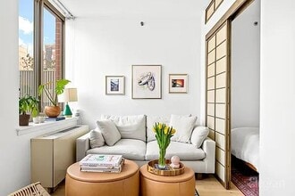 Building Photo - 520 W 23rd St