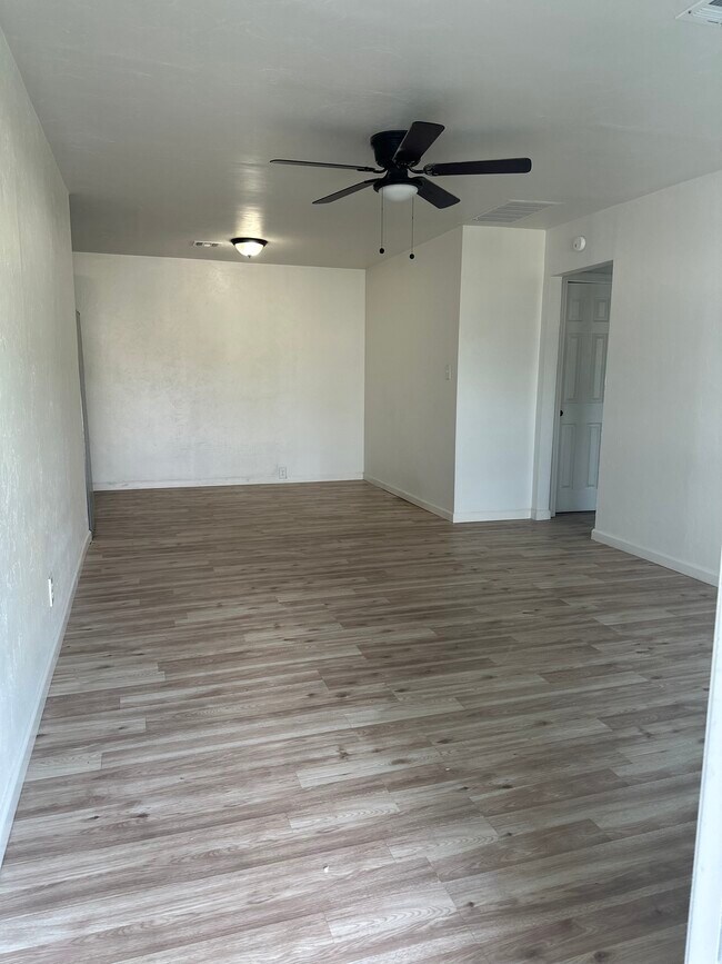 Foto del edificio - 1803 NW Hoover Ave