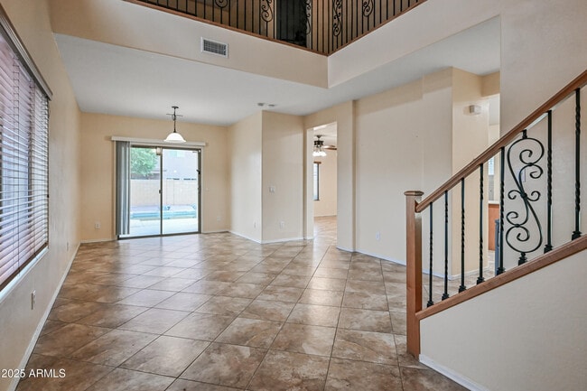 Foto del edificio - 26196 W Burnett Rd