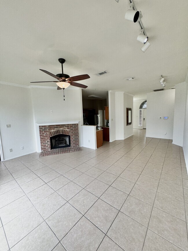 Foto del edificio - 5606 Allen Ln