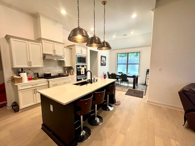Building Photo - 595 Mount Laurel Dr