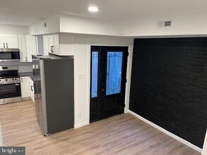 Building Photo - 5813 N 7th St