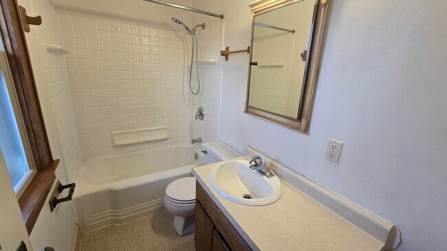 Foto del edificio - 1727 E Morgan Ave