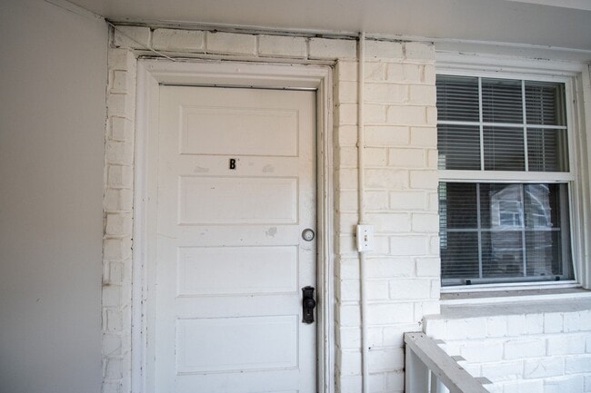 Building Photo - 1107-1109 E Walnut