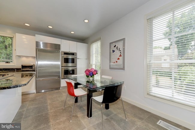 Building Photo - 4709 Foxhall Cres NW