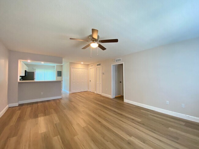 Building Photo - Great Location! 2 Bedroom/2 Bath, 1st Floor Condominium in Winter Park!