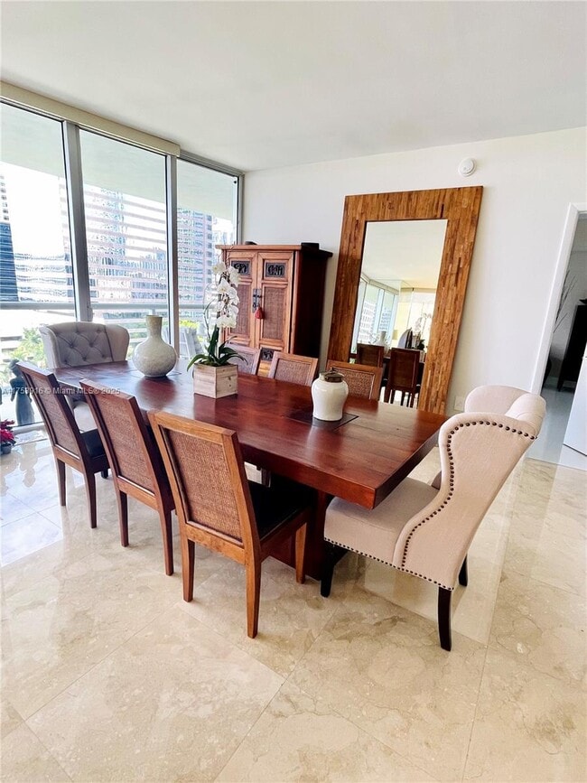 Foto del edificio - 495 Brickell Ave