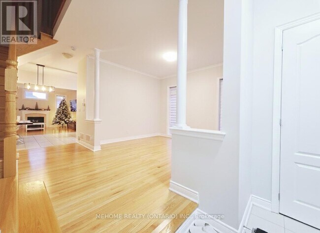 Building Photo - 185 Paradelle Dr