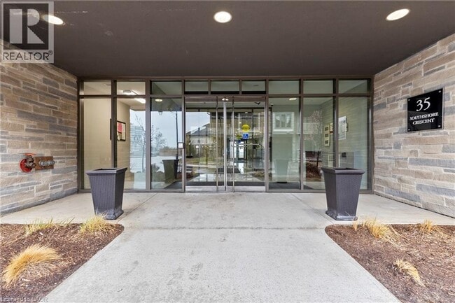 Building Photo - 35 Southshore Cres