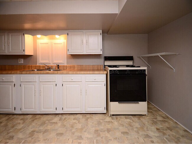 Building Photo - 4904 Chicago St