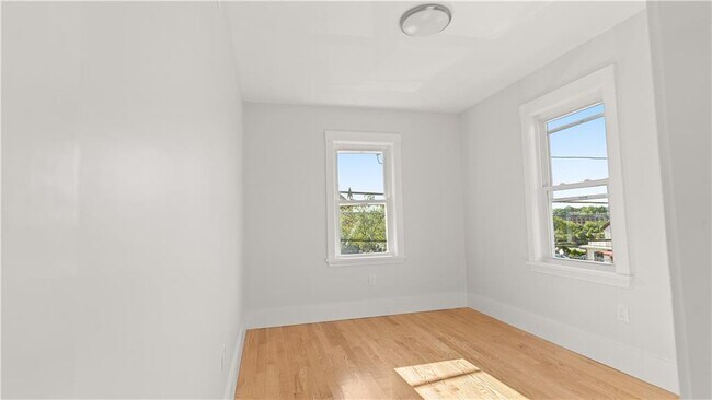 Building Photo - 10 Marcello St