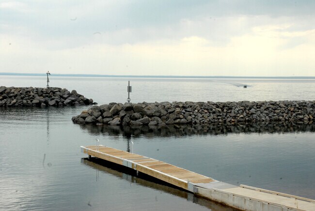 Foto del edificio - 5133 N Shore Dr