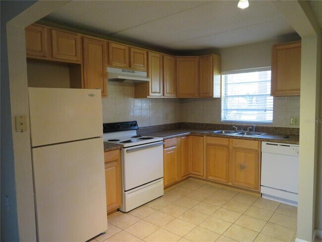 Building Photo - 2886 Somerset Park Dr