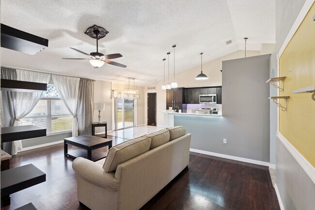 Building Photo - 907 Salerno Ct