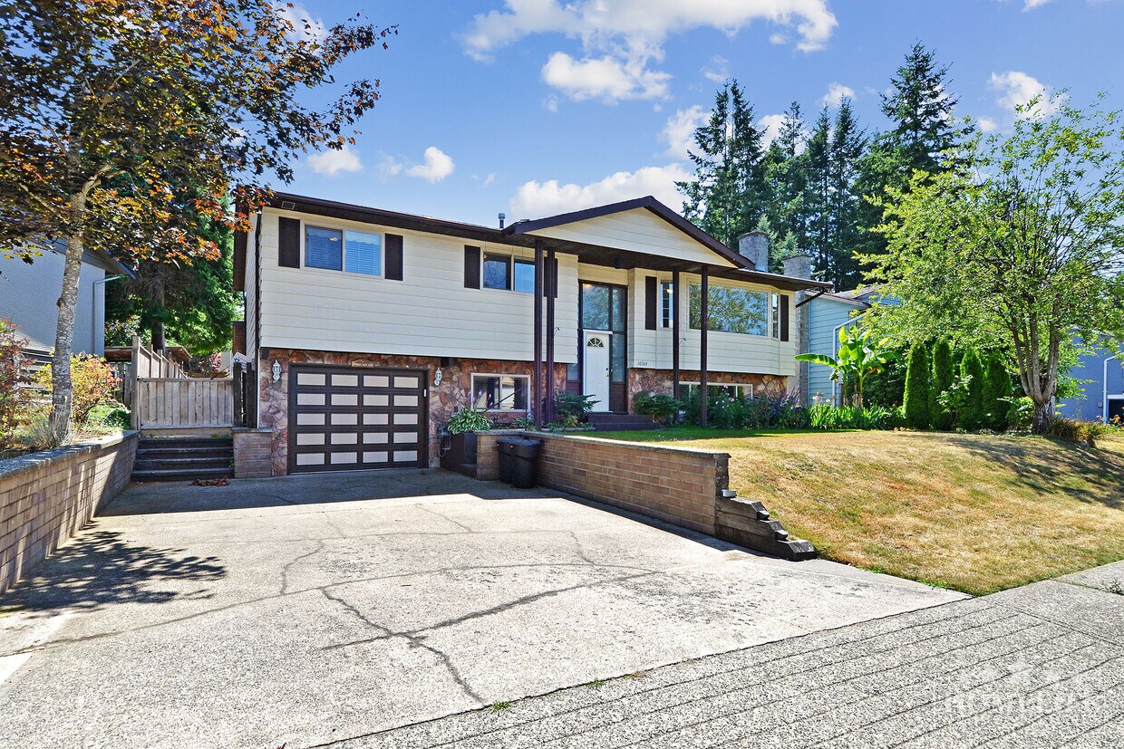 Photo principale - Charming 3 Bed + Den, 3 Bath House for Ren...