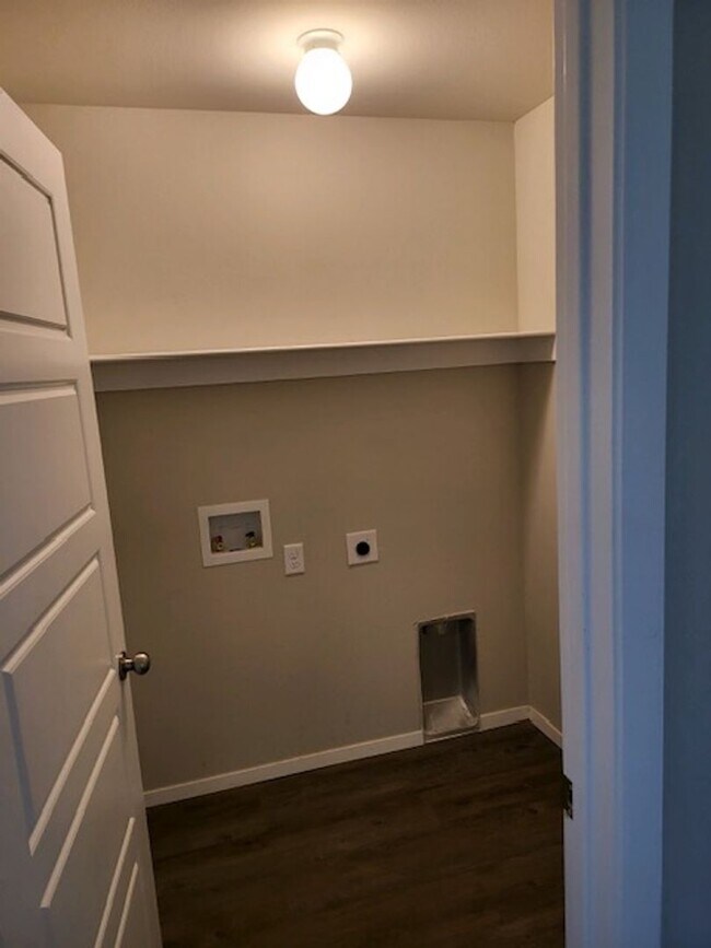Building Photo - Brand New4 Bedroom ,2.5 Bath  with 2 Car G...