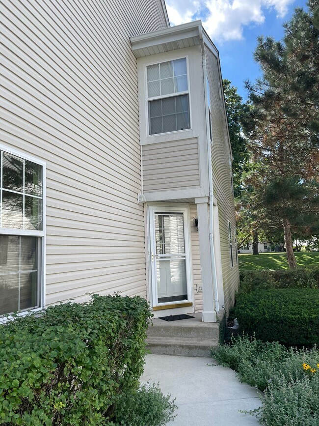 Exterior - 2496 Stoughton Cir