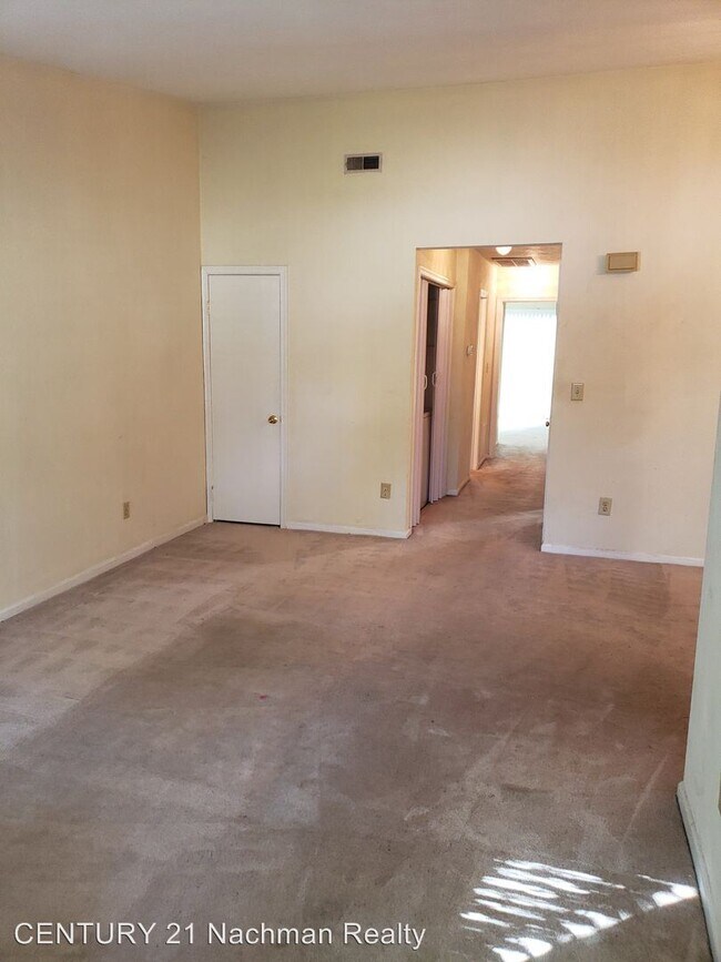 Building Photo - 2 br, 1 bath House - 5328 Tuttle Creek Road
