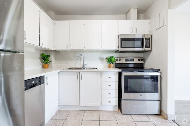 Interior Photo - Wynbrook & Mayfair