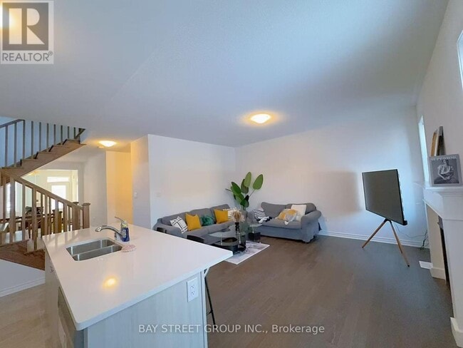 Photo du bâtiment - 704 Mika St