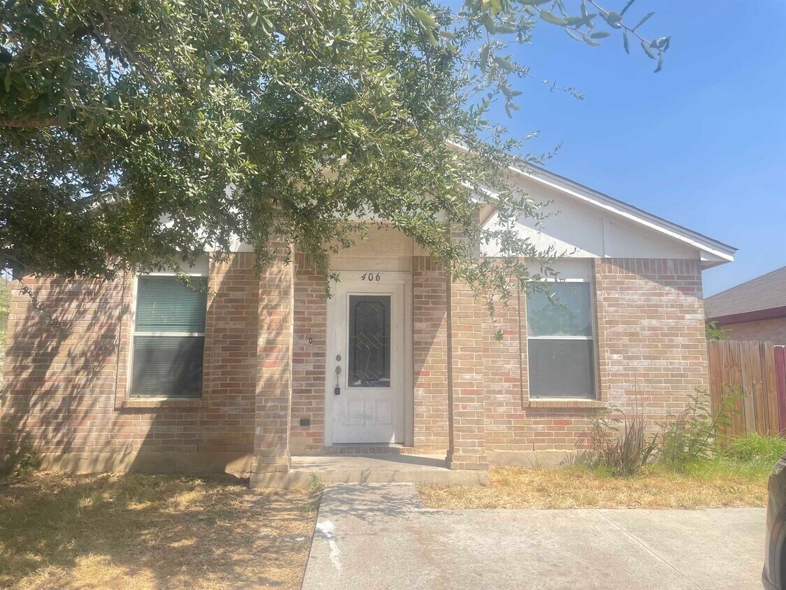 Primary Photo - 406 Mescalero Dr