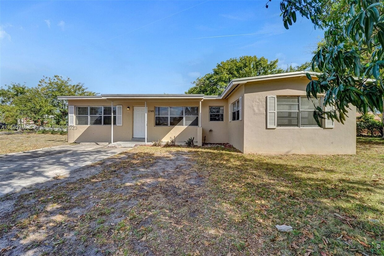 Primary Photo - 1749 Lauderdale Manor Dr