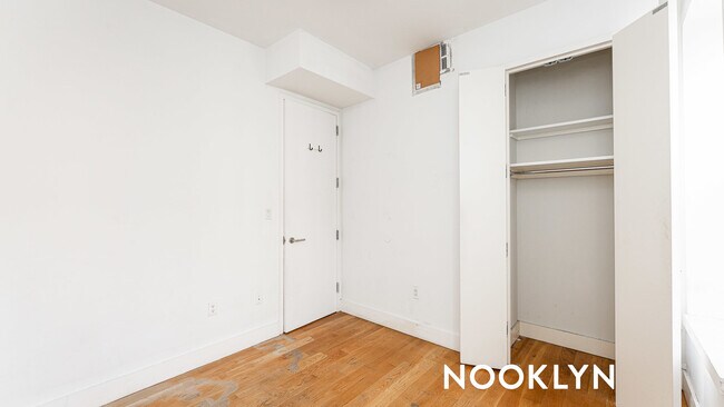 Building Photo - 544 Throop Ave