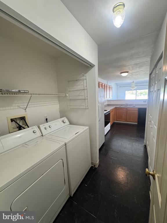 Building Photo - 739 Rothwell Dr