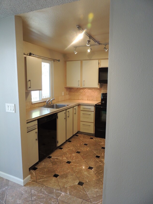 13216 NE Salmon Creek Ave, Vancouver, WA 98686 Condo for Rent in Vancouver, WA