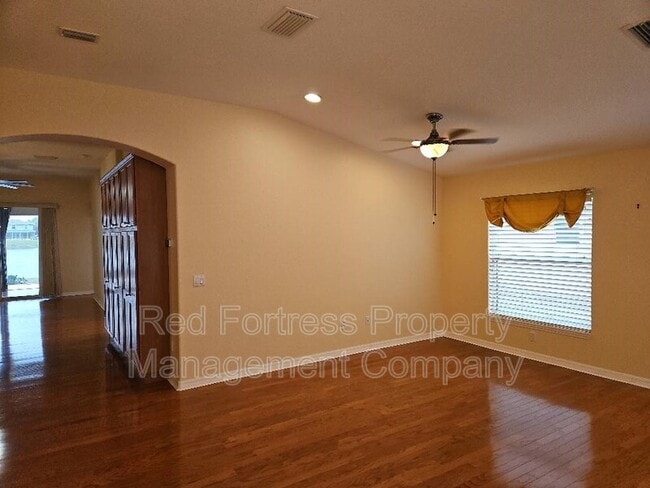 Building Photo - 1556 Scarlett Ave