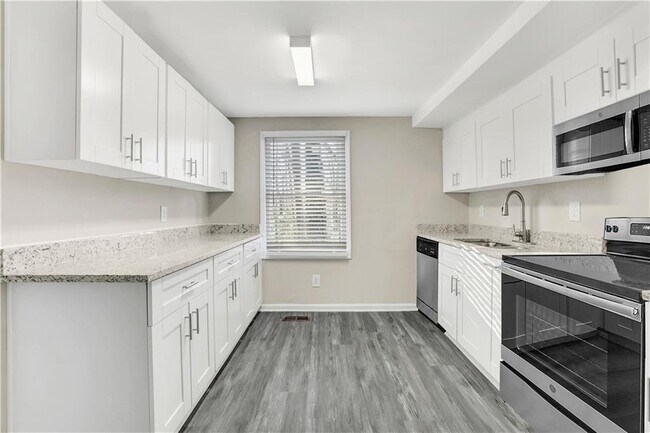 Foto del edificio - 3799 Radcliffe Blvd