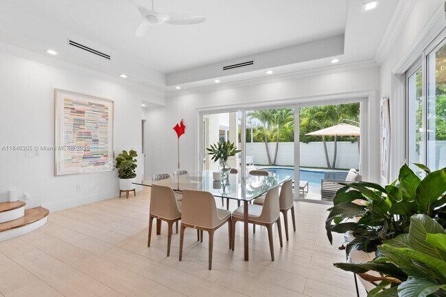 Building Photo - 5 Coconut Ln